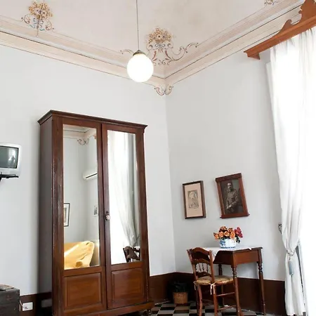 Casa Cristina Bed & Breakfast 3*